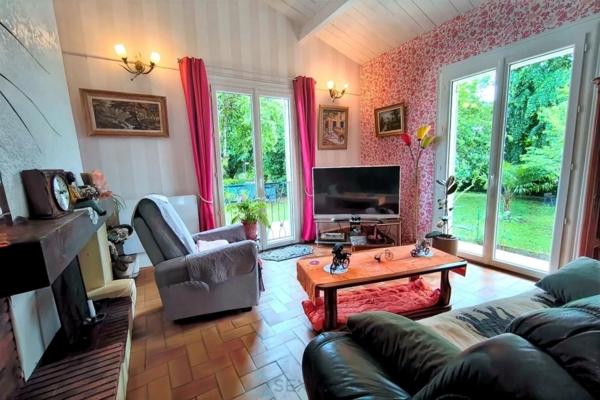 MAISON AVEC 2 LOGEMENTS AU CALME, PROCHE DES COMMODITES