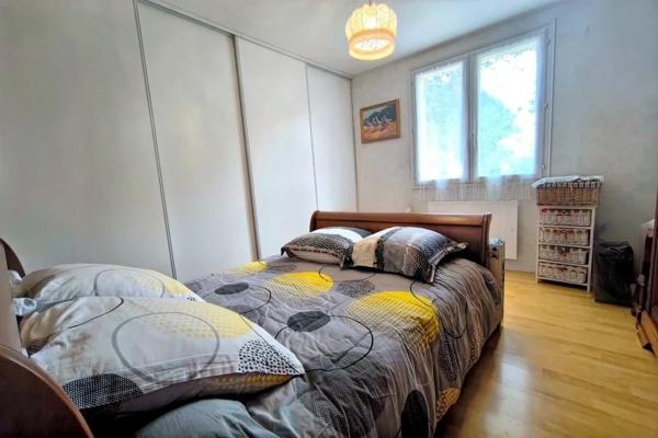 MAISON AVEC 2 LOGEMENTS AU CALME, PROCHE DES COMMODITES