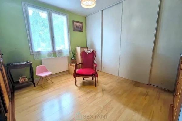 MAISON AVEC 2 LOGEMENTS AU CALME, PROCHE DES COMMODITES