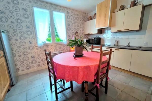 MAISON AVEC 2 LOGEMENTS AU CALME, PROCHE DES COMMODITES