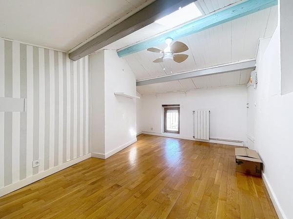 Maison familiale avec piscine et annexes