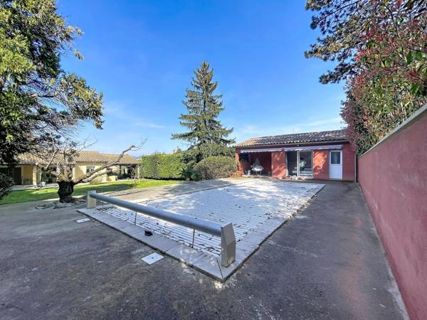 Maison familiale avec piscine et annexes