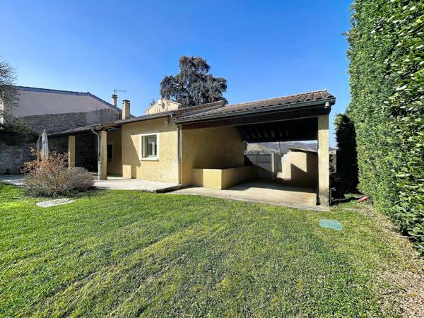 Maison familiale avec piscine et annexes