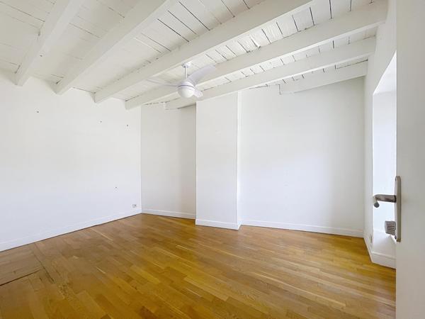 Maison familiale avec piscine et annexes