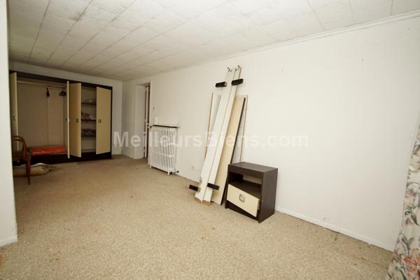 maison plain-pied 105 m2, 3 chambres, combles aménageables, garage sur terrain 520 m2