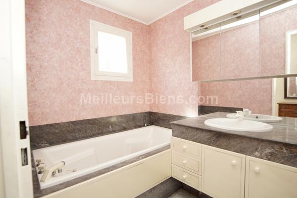 maison plain-pied 105 m2, 3 chambres, combles aménageables, garage sur terrain 520 m2