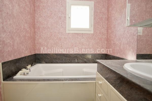 maison plain-pied 105 m2, 3 chambres, combles aménageables, garage sur terrain 520 m2