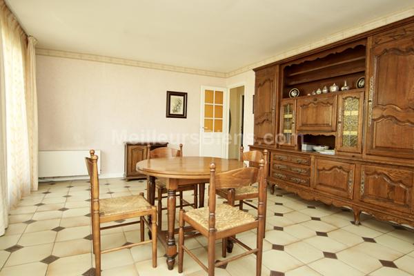 maison plain-pied 105 m2, 3 chambres, combles aménageables, garage sur terrain 520 m2