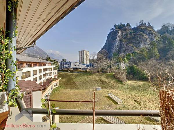 Centre Montmélian T4 de 78 m2 traversant au calme