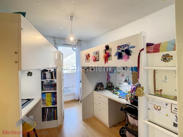 Centre Montmélian T4 de 78 m2 traversant au calme