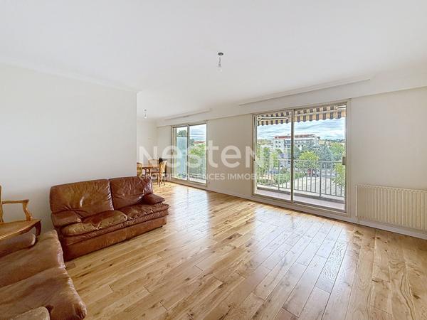 Grand Appartement T4 avec Terrasse Cave Place Curial - 69500 BRON