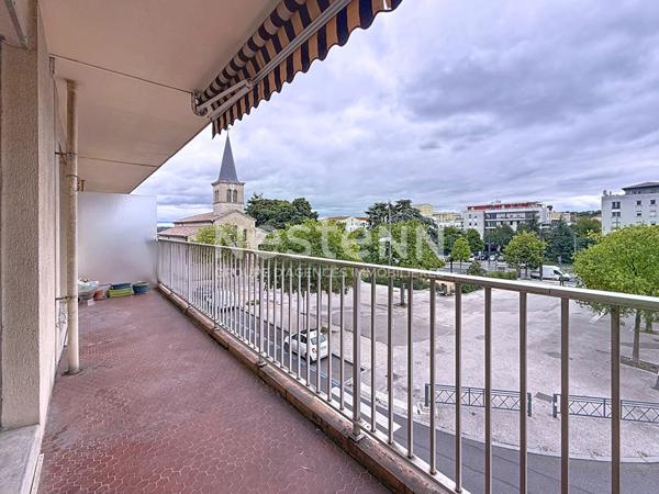 Grand Appartement T4 avec Terrasse Cave Place Curial - 69500 BRON