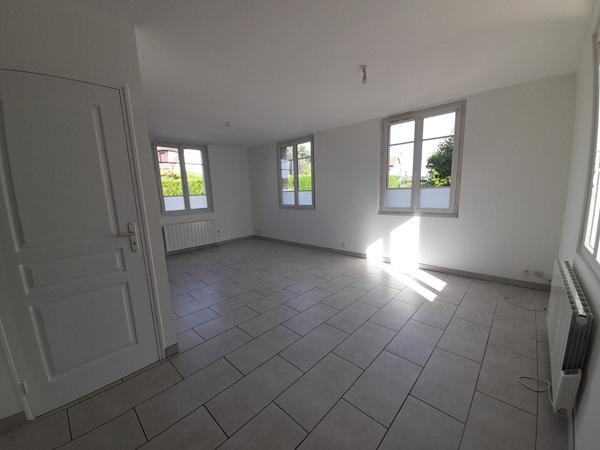 MAISON 3 PIECES 61m² AVEC COUR - MAGNY EN VEXIN