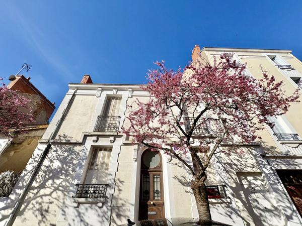 Villa sur sous-sol complet de type 6 de 150 m2 habitables avec jardinet.