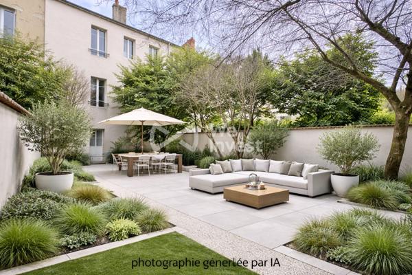Villa sur sous-sol complet de type 6 de 150 m2 habitables avec jardinet.