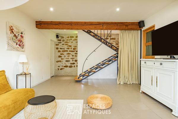 Maison vigneronne réinventée en loft industriel de 297 m²