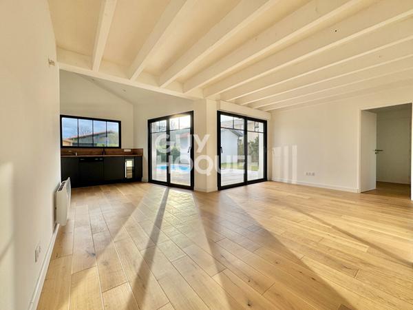 Maison entièrement rénovée à quelques pas de toute commodité