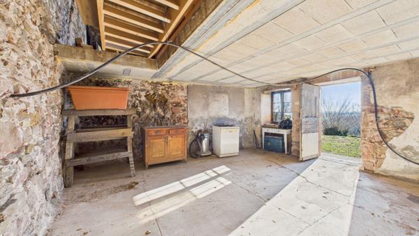Ensemble en pierre, à rénover avec terrain certifié AB VILLECOMTAL Villecomtal