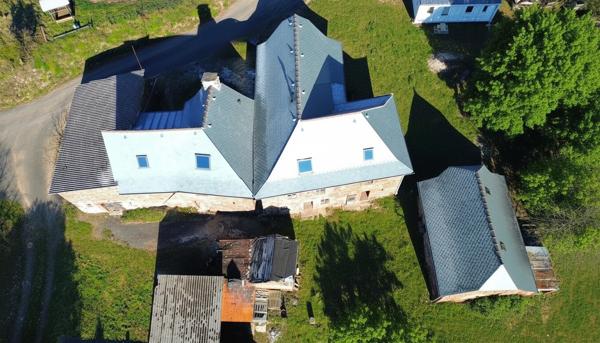 Ensemble en pierre, à rénover avec terrain certifié AB VILLECOMTAL Villecomtal