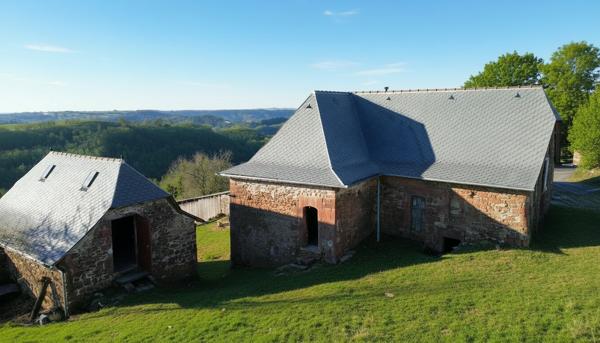 Ensemble en pierre, à rénover avec terrain certifié AB VILLECOMTAL Villecomtal