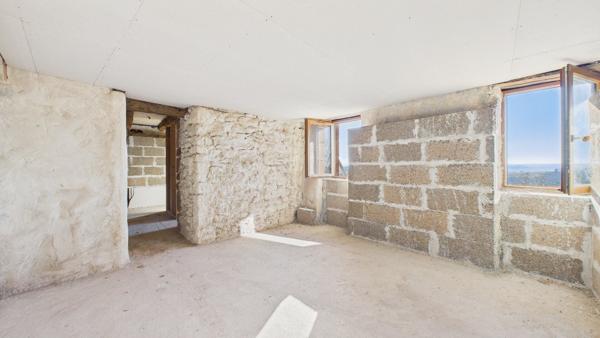 Ensemble en pierre, à rénover avec terrain certifié AB VILLECOMTAL Villecomtal
