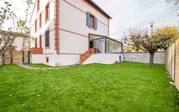 Immeuble à vendre    20 pièces • 645,76 m2 Toulouse
