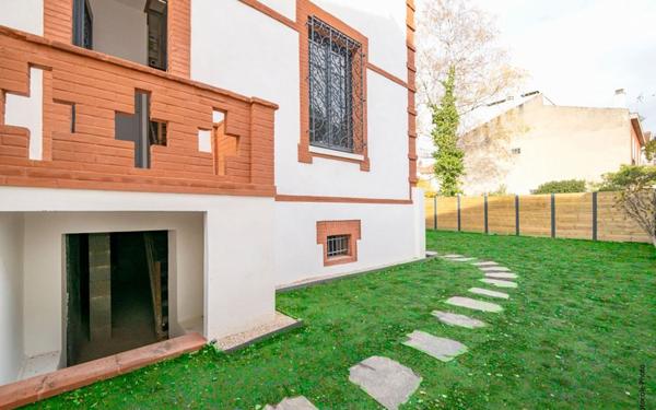 Immeuble à vendre    20 pièces • 645,76 m2 Toulouse