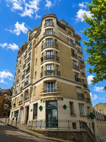 Abbesses Place Émile Goudeau - 2 Pièces 60 M² - Immeuble Pierre, Brique & Ascenseur