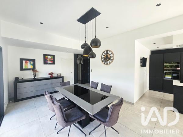 Maison à vendre 6 pièces 162 m² Saint-Méen-le-Grand