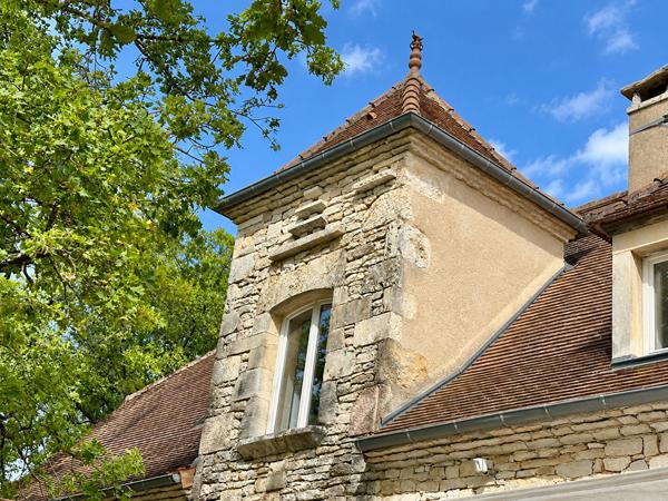 MAISON EN PIERRE -155 m² -5 CHAMBRES -TERRAIN 1,09 HA -HANGAR 133 m² -GIGNAC Gignac
