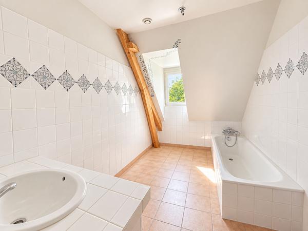 MAISON EN PIERRE -155 m² -5 CHAMBRES -TERRAIN 1,09 HA -HANGAR 133 m² -GIGNAC Gignac
