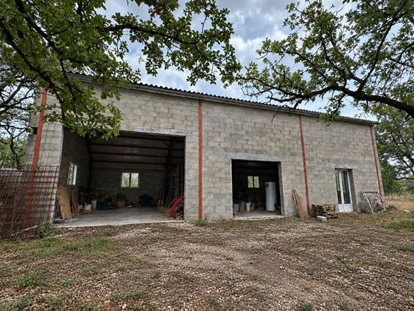 MAISON EN PIERRE -155 m² -5 CHAMBRES -TERRAIN 1,09 HA -HANGAR 133 m² -GIGNAC Gignac