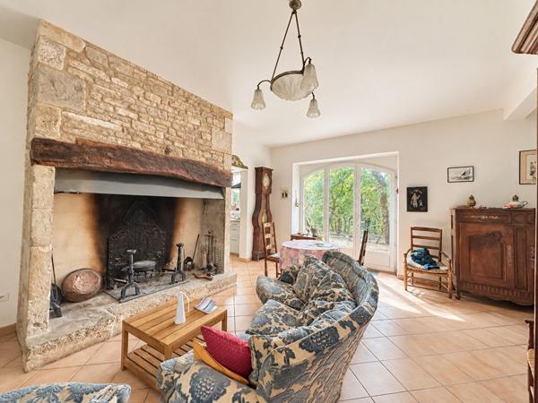MAISON EN PIERRE -155 m² -5 CHAMBRES -TERRAIN 1,09 HA -HANGAR 133 m² -GIGNAC Gignac