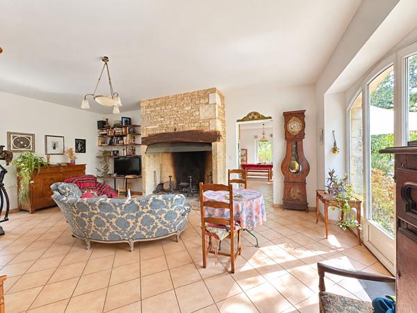 MAISON EN PIERRE -155 m² -5 CHAMBRES -TERRAIN 1,09 HA -HANGAR 133 m² -GIGNAC Gignac