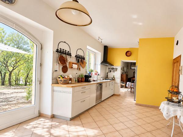 MAISON EN PIERRE -155 m² -5 CHAMBRES -TERRAIN 1,09 HA -HANGAR 133 m² -GIGNAC Gignac