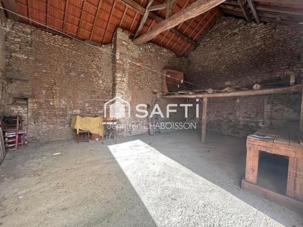 MAISON AVEC GRANGES, DEPENDANCES ET FORT POTENTIEL