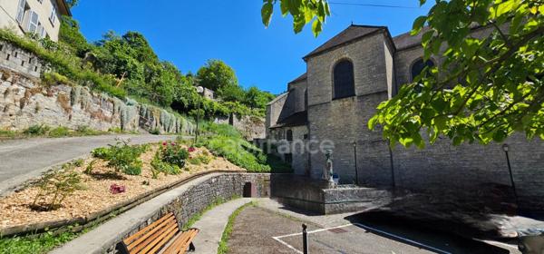 Appartement à vendre avec grand balcon et vue dégagée - quartier calme de Salins-Les-Bains