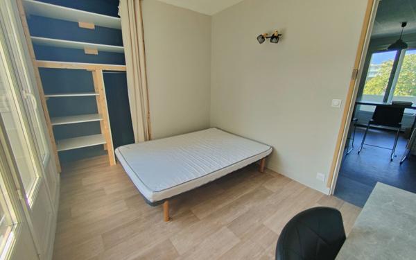 Appartement à louer    4 pièces • 10 m2 Saint-Martin-d'Hères