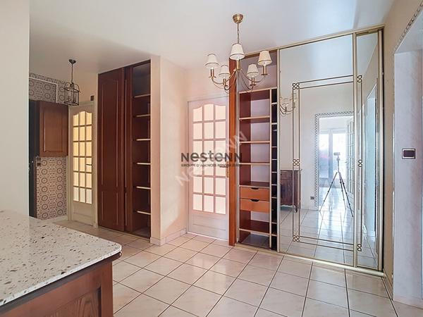 A VENDRE- 3 CHAMBRES POSSIBLES pour cet appartement Grenoble 4 pièce(s) 82.55 m2 Lumineux en étage Idéal famille et proche des transport.