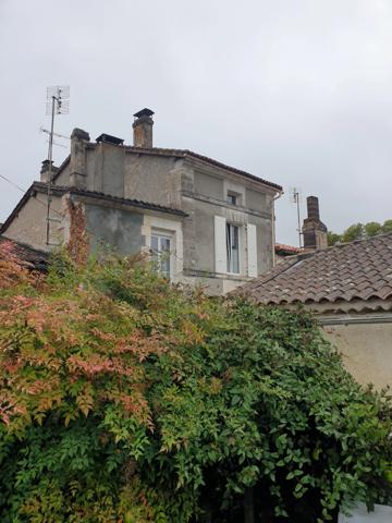 🏡 CHALAIS (16) Maison de ville à fort potentiel – 134 m² habitables + studio 39 m² – À rénover