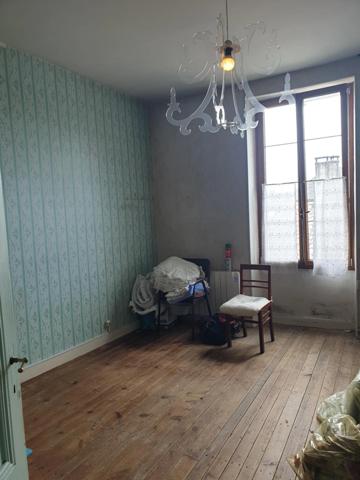 🏡 CHALAIS (16) Maison de ville à fort potentiel – 134 m² habitables + studio 39 m² – À rénover