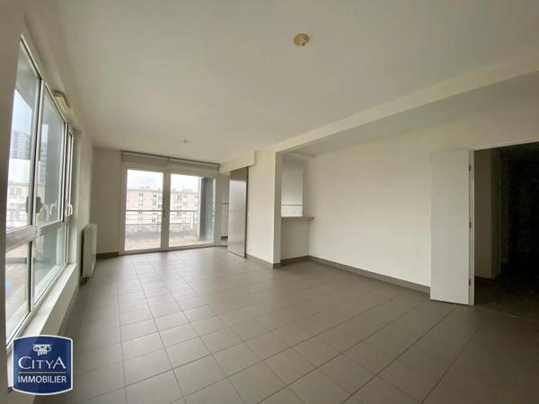 Appartement à louer 3 pièces 83m² Saint-Pierre-des-Corps (37700)