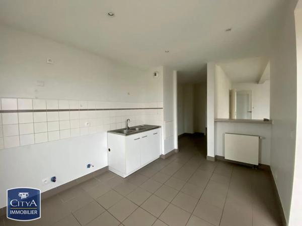 Appartement à louer 3 pièces 83m² Saint-Pierre-des-Corps (37700)