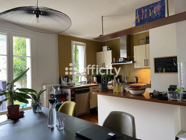 Maison
         5 pièces
        - 132 m² Bien prestige 599 000 € *