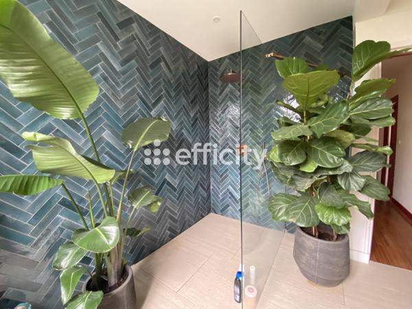 Maison
         5 pièces
        - 132 m² Bien prestige 599 000 € *