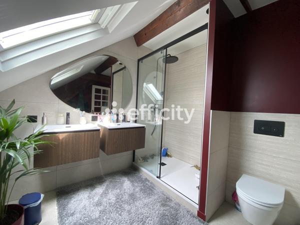 Maison
         5 pièces
        - 132 m² Bien prestige 599 000 € *