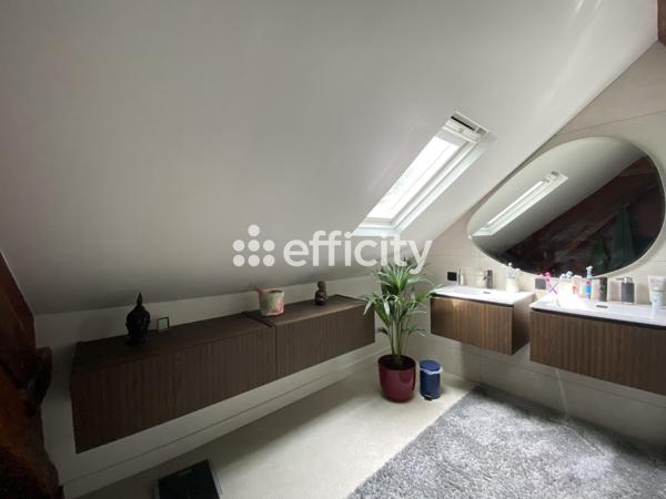 Maison
         5 pièces
        - 132 m² Bien prestige 569 000 € *