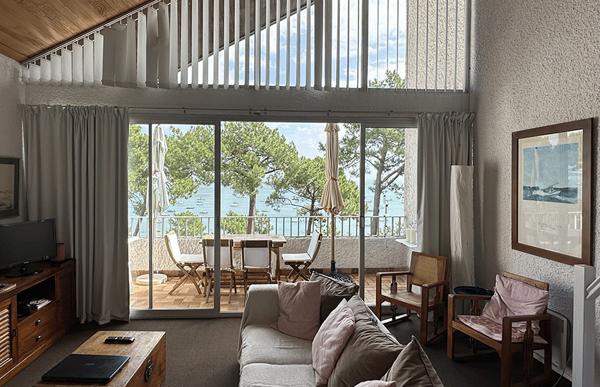 Cap Ferret en 1ère ligne, superbe appartement d’architecte en prise directe avec le bassin