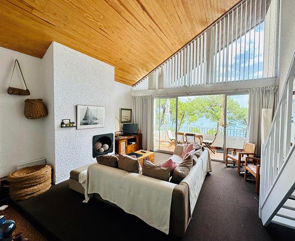 Cap Ferret en 1ère ligne, superbe appartement d’architecte en prise directe avec le bassin