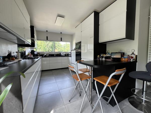 Maison Familiale à BAZAS Maison familiale de 185 m² rénovée avec dépendance – Centre de Bazas à pied